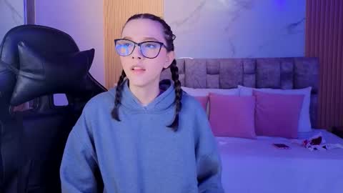angel__kiss online show from 12/18/25, 10:32