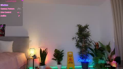 Snapshot of angel_danm_milf chatting on 11/10/25, 09:30 Patricia - online show from 11/10/25, 09:30