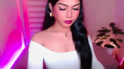 Snapshot of angel_eloaxx chatting on 05/17/26, 09:44 Angel online show from 05/17/26, 09:44