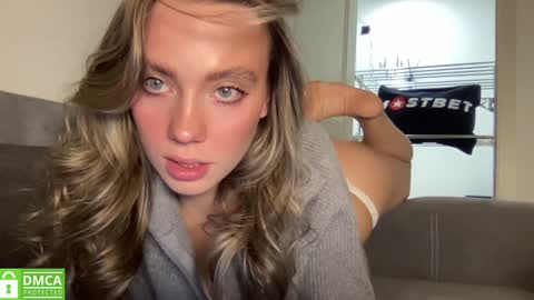 Snapshot of angel_from_sky chatting on 12/14/24, 12:23 Greetings Jess online show from 12/14/24, 12:23