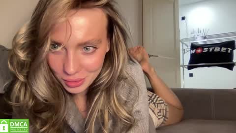 Snapshot of angel_from_sky chatting on 12/14/24, 03:25 Greetings Jess online show from 12/14/24, 03:25