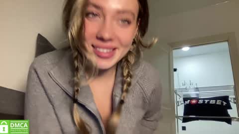 Snapshot of angel_from_sky chatting on 12/23/24, 03:23 Greetings Jess online show from 12/23/24, 03:23