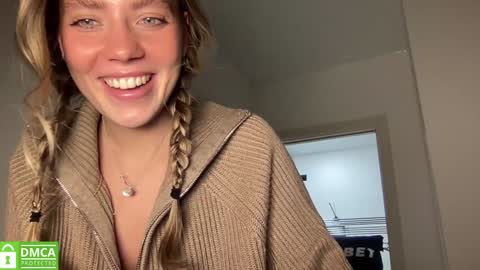 Snapshot of angel_from_sky chatting on 01/09/25, 01:56 Greetings Jess online show from 01/09/25, 01:56