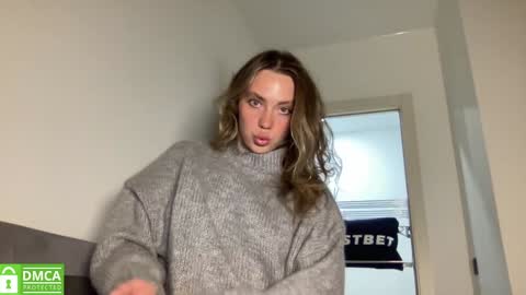 Snapshot of angel_from_sky chatting on 01/12/25, 01:37 Greetings Jess online show from 01/12/25, 01:37