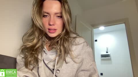 Snapshot of angel_from_sky chatting on 01/13/25, 10:14 Greetings Jess online show from 01/13/25, 10:14