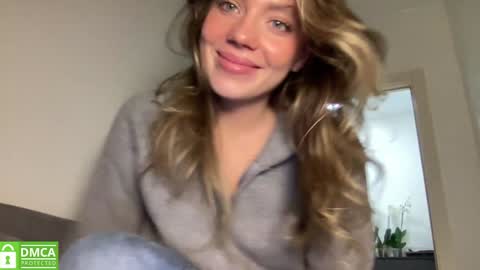 Snapshot of angel_from_sky chatting on 03/04/25, 02:10 Greetings Jess online show from 03/04/25, 02:10