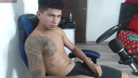 Snapshot of angel_latinguy chatting on 10/19/25, 09:48 Angel online show from 10/19/25, 09:48