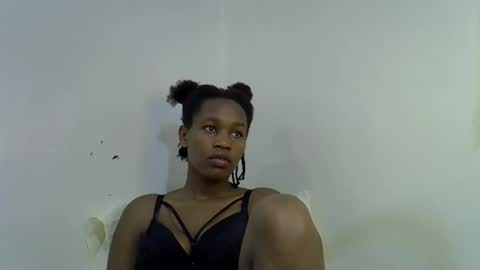 angel_mia5 online show from 11/28/25, 01:52