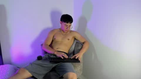 Snapshot of angel_montalvan chatting on 06/08/26, 02:12 Angel online show from 06/08/26, 02:12