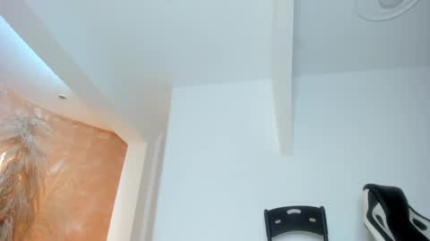 Snapshot of angel_nicolas chatting on 12/18/24, 02:21 ANGEL online show from 12/18/24, 02:21