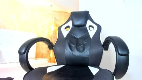 Snapshot of angel_nicolas chatting on 02/08/25, 12:28 ANGEL online show from 02/08/25, 12:28