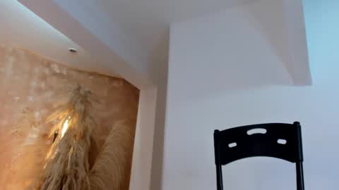 Snapshot of angel_nicolas chatting on 02/20/25, 11:43 ANGEL online show from 02/20/25, 11:43