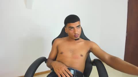 Snapshot of angel_nicolas chatting on 05/22/26, 08:47 ANGEL online show from 05/22/26, 08:47