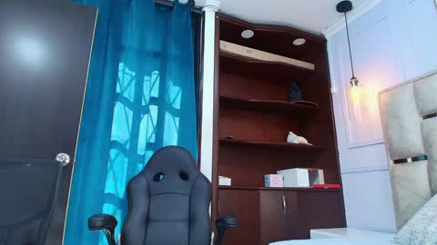 Nicolle  online show from 12/20/24, 02:49