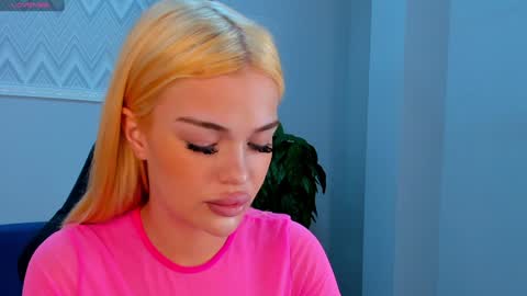 Snapshot of angel_sapphire_ chatting on 01/12/25, 08:25 Angel My schedule GTM2 Mon Tue Wen Thu Fri 0900am-0400pm online show from 01/12/25, 08:25