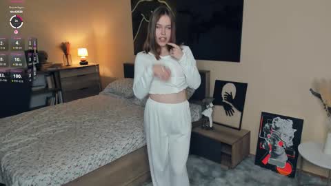 Snapshot of angel_to_burn chatting on 10/04/25, 07:17 SofiaSofi online show from 10/04/25, 07:17