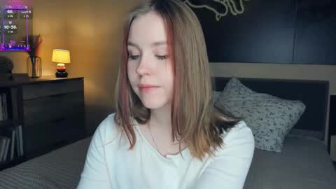 Snapshot of angel_to_burn chatting on 10/13/25, 08:03 SofiaSofi online show from 10/13/25, 08:03