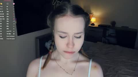 Snapshot of angel_to_burn chatting on 12/14/25, 07:14 SofiaSofi online show from 12/14/25, 07:14