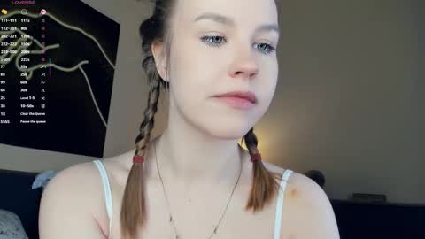 Snapshot of angel_to_burn chatting on 12/15/25, 07:01 SofiaSofi online show from 12/15/25, 07:01