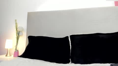 Snapshot of angel_velvet_ chatting on 10/10/25, 12:04 angel_velvet_ online show from 10/10/25, 12:04