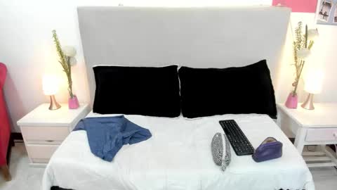 Snapshot of angel_velvet_ chatting on 10/13/25, 12:38 angel_velvet_ online show from 10/13/25, 12:38