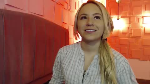 Snapshot of angel_white25 chatting on 12/14/25, 11:37 Angel online show from 12/14/25, 11:37