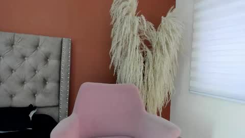 Ange online show from 10/30/25, 07:36