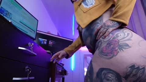 angelacianuro_ online show from 02/04/25, 01:45