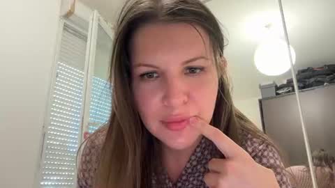 Angela online show from 07/06/26, 06:21