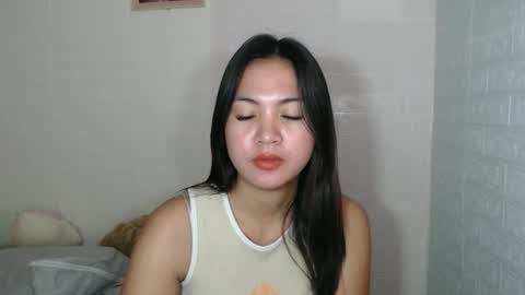 Snapshot of angelavida chatting on 09/15/25, 04:29 angel- i am new here please do understand that i only get naked on private room thank you online show from 09/15/25, 04:29