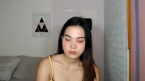 Snapshot of angelavida chatting on 10/17/25, 01:53 angel- i am new here please do understand that i only get naked on private room thank you online show from 10/17/25, 01:53