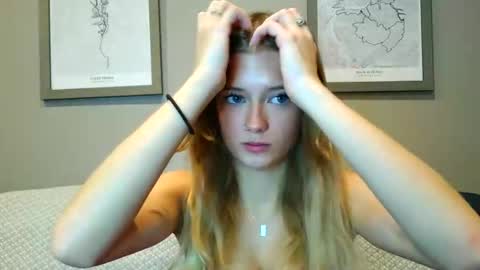 Snapshot of angelblisss chatting on 12/03/25, 12:29 Angel online show from 12/03/25, 12:29