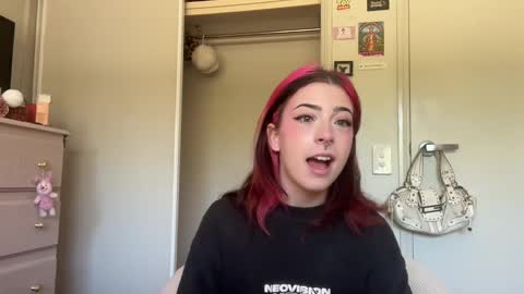 venellope888 online show from 02/20/25, 03:01