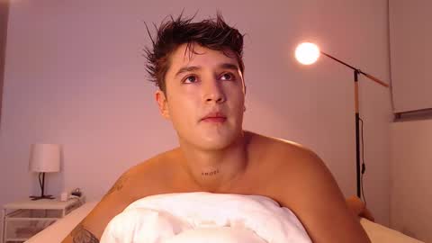 Snapshot of angelcossio chatting on 11/11/25, 01:05 Angel online show from 11/11/25, 01:05