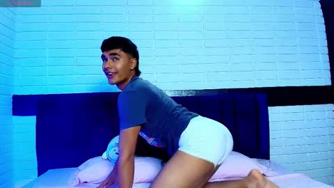 AngelduzZzt online show from 10/11/25, 12:15