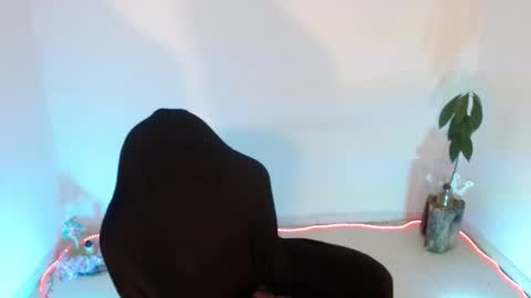 angele online show from 10/13/25, 02:22