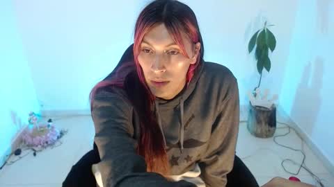 angele online show from 11/19/25, 07:25