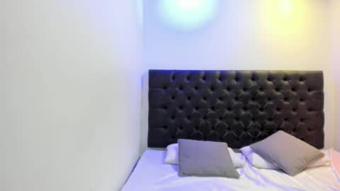 Angeli online show from 10/31/25, 11:00