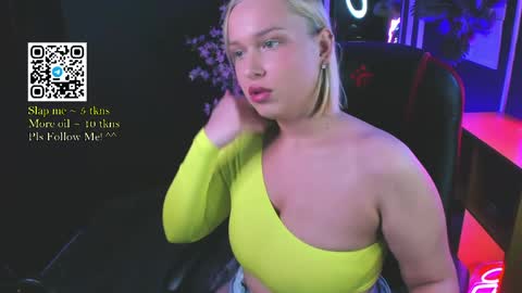 Snapshot of angelic_coy chatting on 04/09/26, 11:04 Angelic beauty online show from 04/09/26, 11:04
