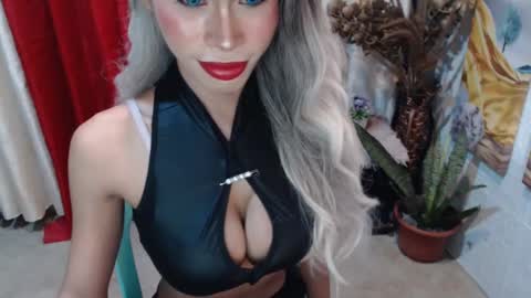 DIVINE ANGEL online show from 02/12/25, 09:42
