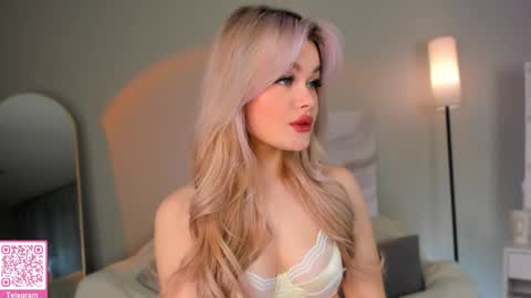 Snapshot of angelic_pricess chatting on 02/13/26, 01:12 Emma online show from 02/13/26, 01:12