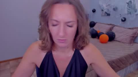 Snapshot of angelicacream chatting on 11/05/25, 09:42 AngelicaCream online show from 11/05/25, 09:42