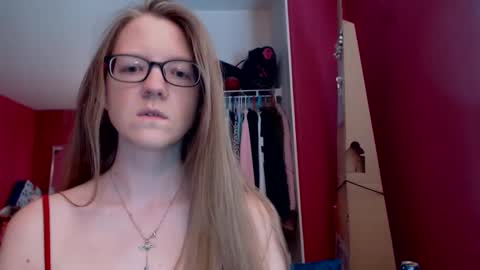 Snapshot of angelicangel3 chatting on 10/08/25, 04:37 AngelicAngel online show from 10/08/25, 04:37