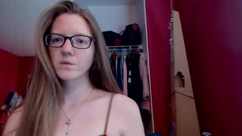 Snapshot of angelicangel3 chatting on 10/28/25, 04:53 AngelicAngel online show from 10/28/25, 04:53