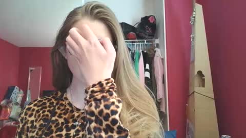 Snapshot of angelicangel3 chatting on 11/19/25, 06:08 AngelicAngel online show from 11/19/25, 06:08