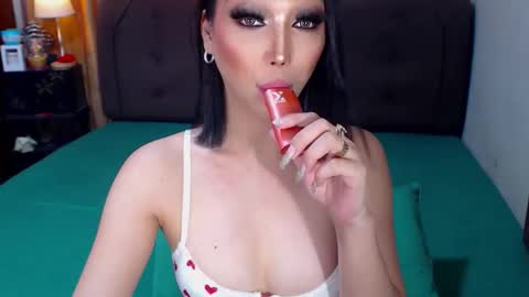 MS. AMALIA online show from 11/22/25, 04:44