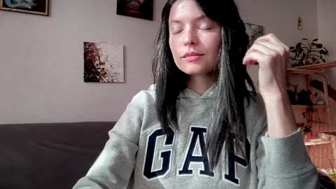 Angelika Rouge online show from 10/17/25, 06:49