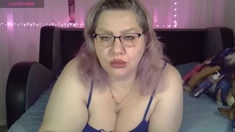 Snapshot of angelinaglam chatting on 10/25/25, 05:08 AngelinaGlam online show from 10/25/25, 05:08