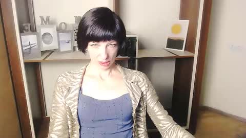 Snapshot of angelinalov_ chatting on 09/17/25, 06:15 Angelina online show from 09/17/25, 06:15