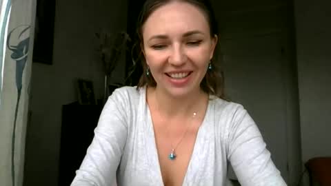 angelinalove28 online show from 10/08/25, 07:17